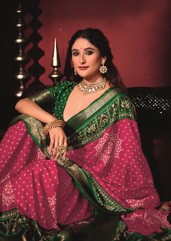 Magenta_Pink_&_Dark_Green_Pure_Silk_Fabric_With_Dual_Color_Combination_Of_Exclusive_Bandhej_Print_With_Rich_Look_Jacquard_Border_Exclusive_Look_Saree