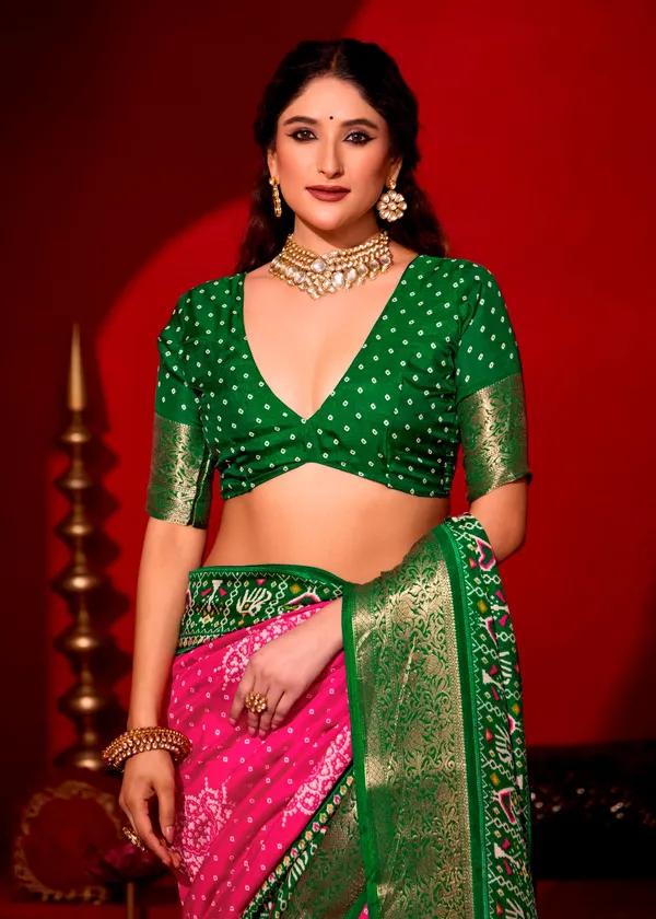 Magenta_Pink_&_Dark_Green_Pure_Silk_Fabric_With_Dual_Color_Combination_Of_Exclusive_Bandhej_Print_With_Rich_Look_Jacquard_Border_Exclusive_Look_Saree