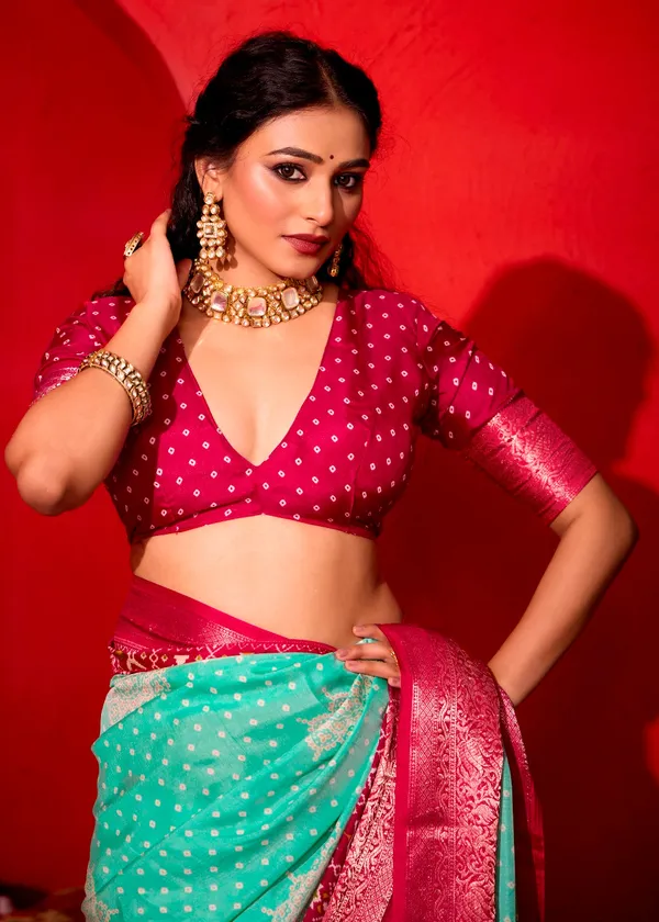 Light_Sea_Green_&_Magenta_Pure_Silk_Fabric_With_Exclusive_Dual_Color_Combination_Of_Exclusive_Bandhej_Print_With_Rich_Look_Jacquard_Border_Exclusive_Look_Saree