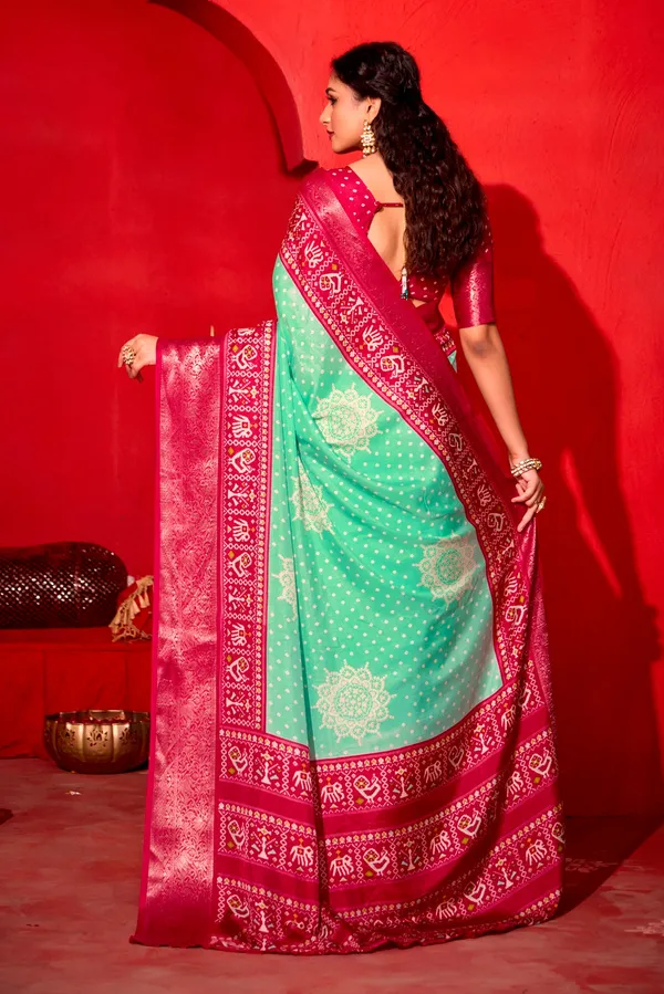 Light_Sea_Green_&_Magenta_Pure_Silk_Fabric_With_Exclusive_Dual_Color_Combination_Of_Exclusive_Bandhej_Print_With_Rich_Look_Jacquard_Border_Exclusive_Look_Saree