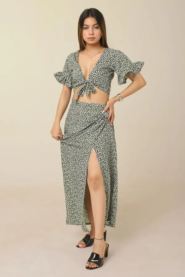 Green_Ditsy_Floral_Tie‑Front_Crop_Top_High_Slit_Maxi_Skirt_Set-_Puff_Sleeve_Two‑Piece_Stylish_Outfit_For_Women