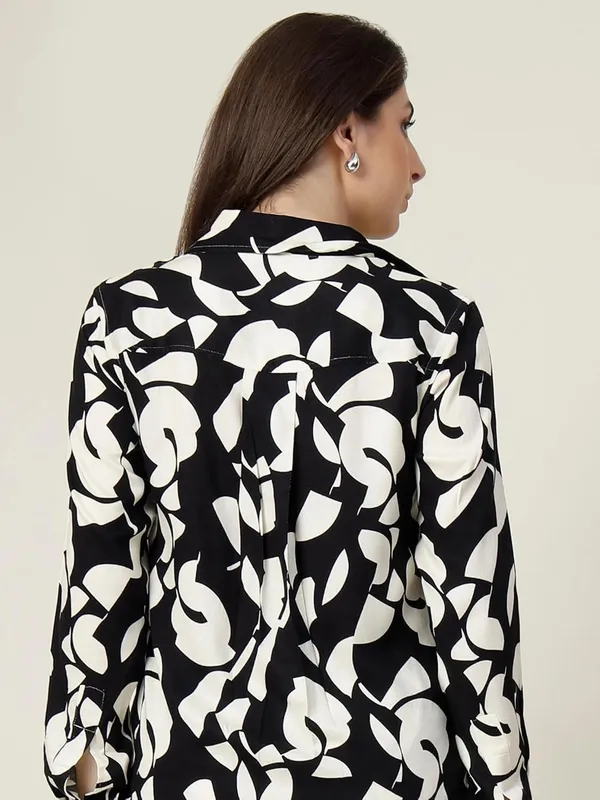 Black_Ivory_Elegant_Button_Down_Shirt_Long_Sleeve_Abstract_Print_Casual_Workwear_Top_Trendy_Casual_Look_For_Women