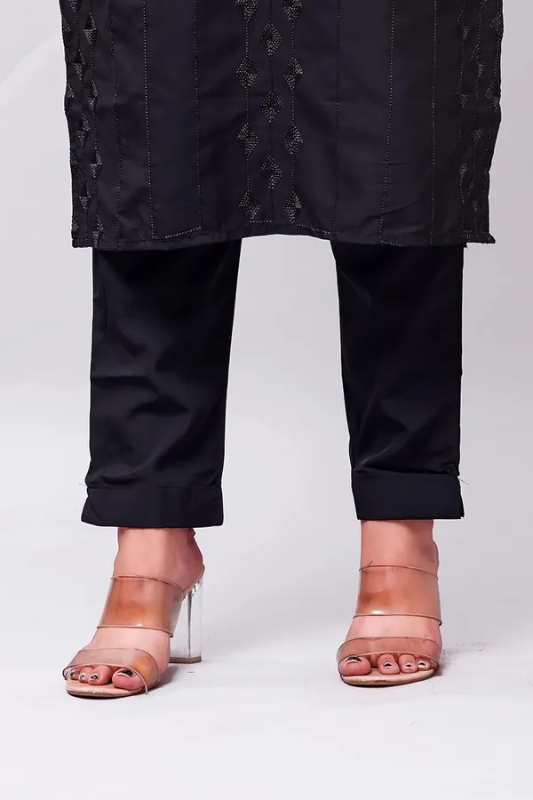 Black_Solid_&_Embroidered_Straight_Kurta_With_Pant_Regular_Wear_For_Women