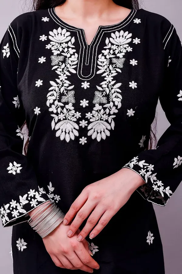 Black_Embroidered_Lucknowi_Chikankari_Straight_Kurta_For_Women