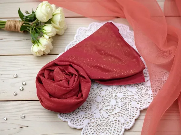 Maroon_Premium_Malaysian_Plain_Shimmer_Georgette_Shimmer_Hijab_|_170_Cm_By_80_Cm
