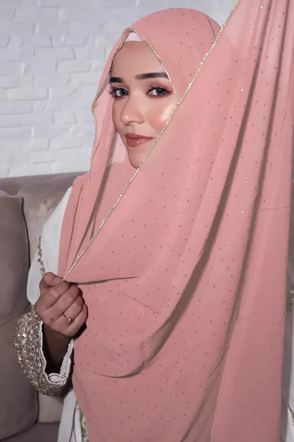 Soft_Peach_Premium_Malaysian_Lace_Diamond_Georgette_Hijab_Lace_Hijab_With_Diamond_And_Rhinestone_|_170_Cm_By_80_Cm