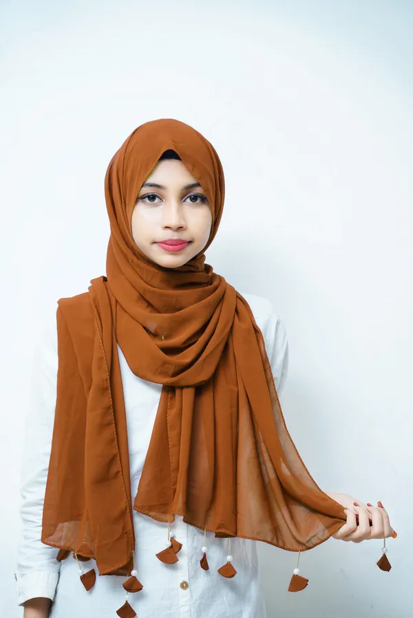 Light_Grey_Premium_Malaysian_Diamond_Georgette_Heart_Latkan_Hijab_|_170_Cm_By_80_Cm