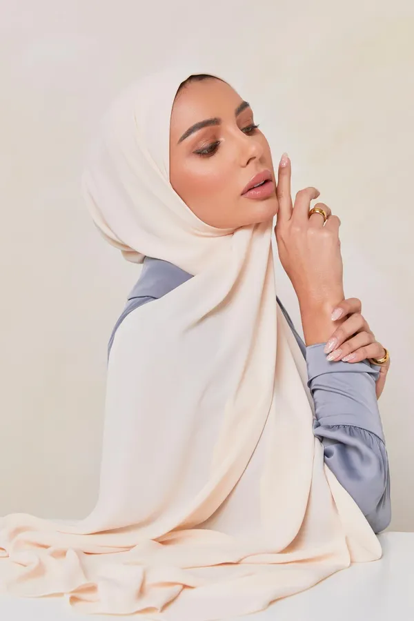 Dull_White_Premium_Malaysian_Diamond_Georgette_Hijab_|_170_Cm_By_80_Cm