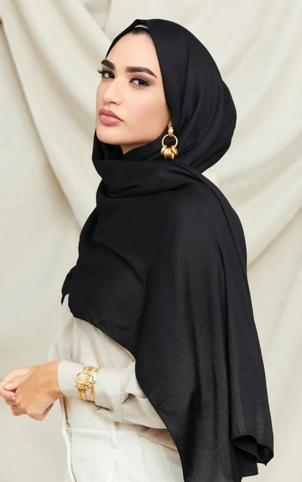 Black_Premium_Malaysian_Diamond_Georgette_Hijab_|_170_Cm_By_80_Cm