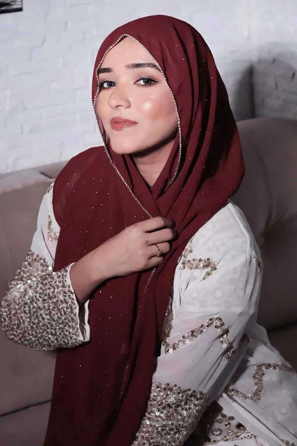 Maroon_Premium_Malaysian_Lace_Diamond_Georgette_Hijab_Lace_Hijab_With_Diamond_And_Rhinestone_|_170_Cm_By_80_Cm