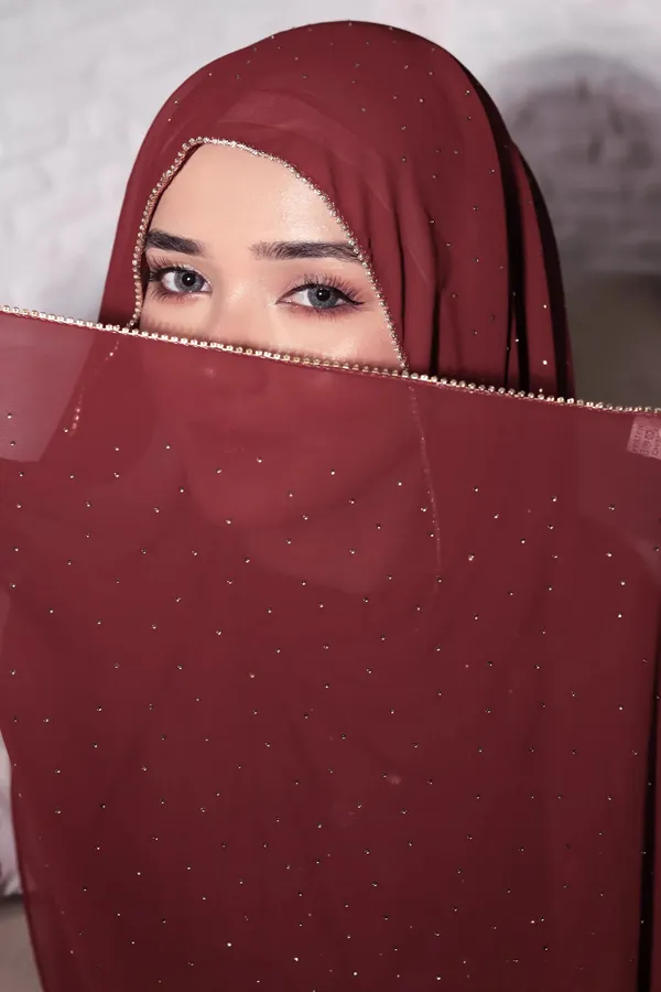 Maroon_Premium_Malaysian_Lace_Diamond_Georgette_Hijab_Lace_Hijab_With_Diamond_And_Rhinestone_|_170_Cm_By_80_Cm