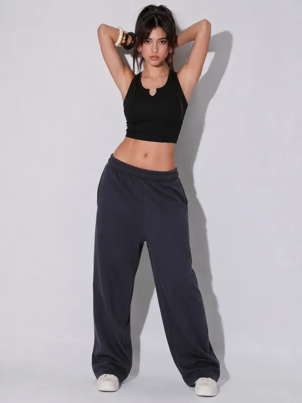 Black_Cotton_Premium_Lycra_Notch-Neck_Sleeveless_Crop_Top_For_Women
