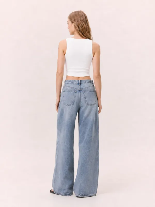 Women_white_square_neck_top