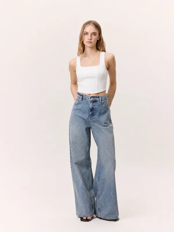 Women_white_square_neck_top