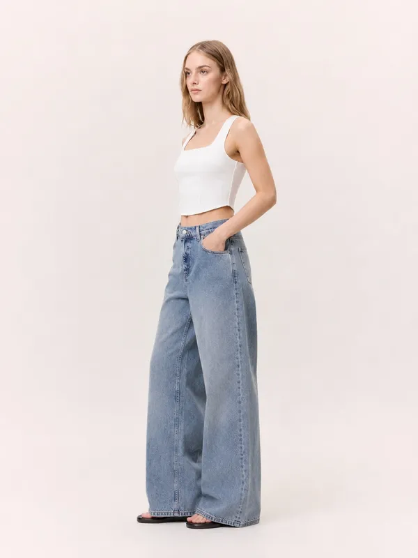 Women_white_square_neck_top