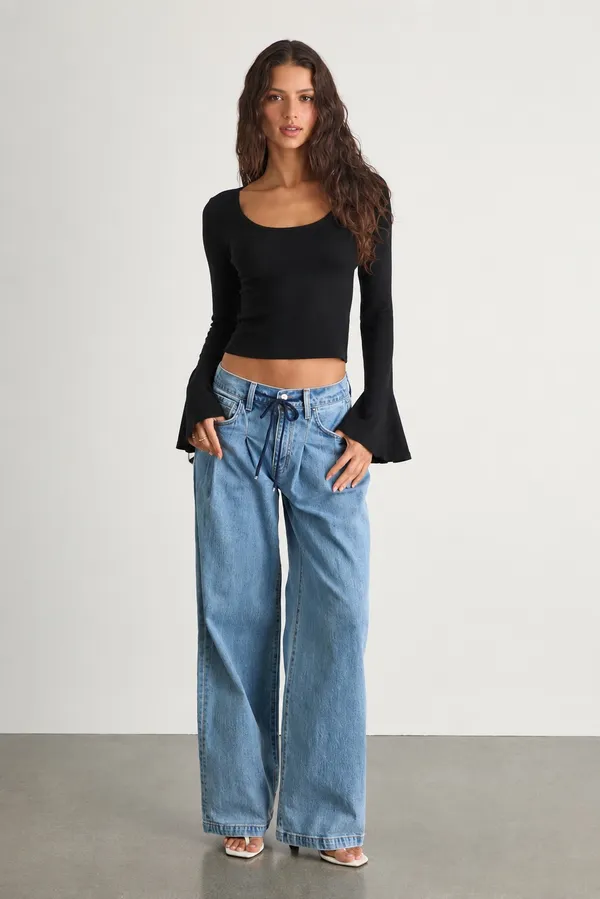 Black_Slim_Fit_Bell_Cuff_Crop_Top