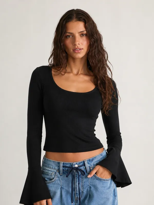 Black_Slim_Fit_Bell_Cuff_Crop_Top