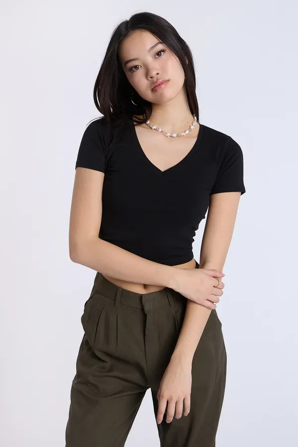 Black_Cotton_Premium_Lycra_V-Neck_Crop_Top_For_Women