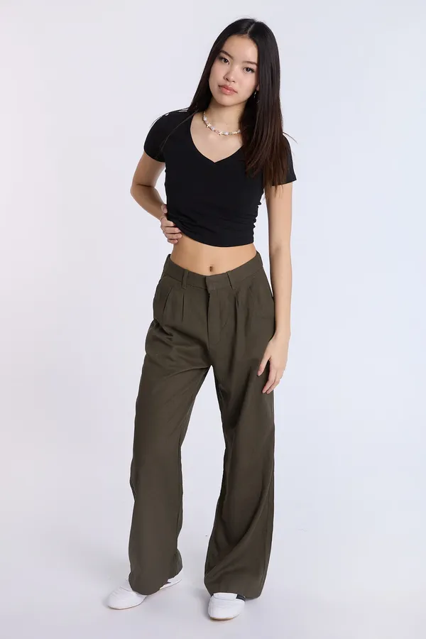 Black_Cotton_Premium_Lycra_V-Neck_Crop_Top_For_Women