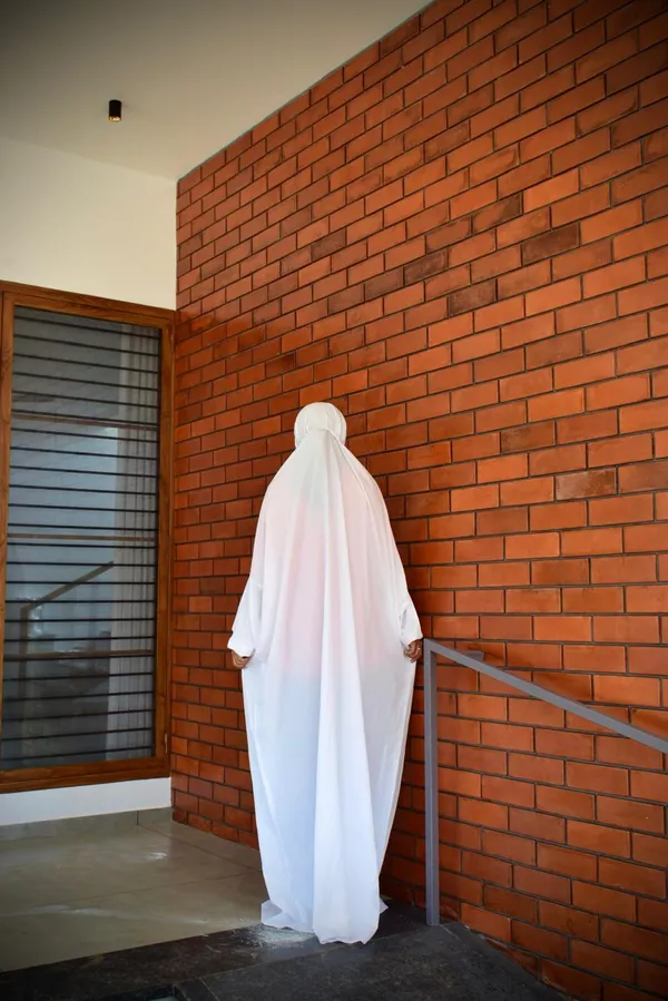 White_Crepe_Islamic_Prayer_Dress_Premium_Quality_Hijab_For_Women_NAMAZ_DRESS