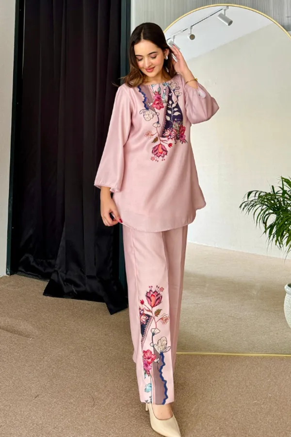 Women's_Pink_Floral_Print_Silk_Blend_Tunic_and_Trousers_Set
