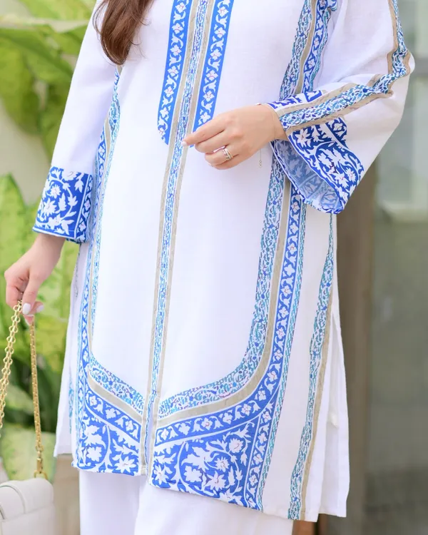 Women_White_Floral_Printed_Silk_Blend_A-Line_Kurta_with_Wide_Leg_Palazzos