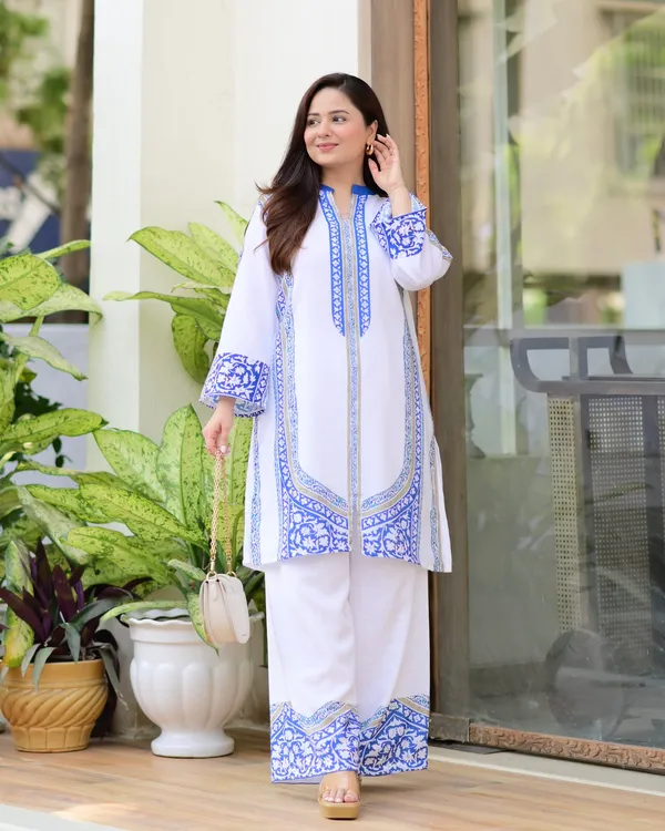Women_White_Floral_Printed_Silk_Blend_A-Line_Kurta_with_Wide_Leg_Palazzos