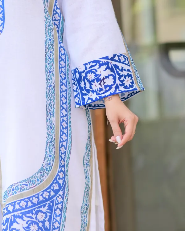 Women_White_Floral_Printed_Silk_Blend_A-Line_Kurta_with_Wide_Leg_Palazzos