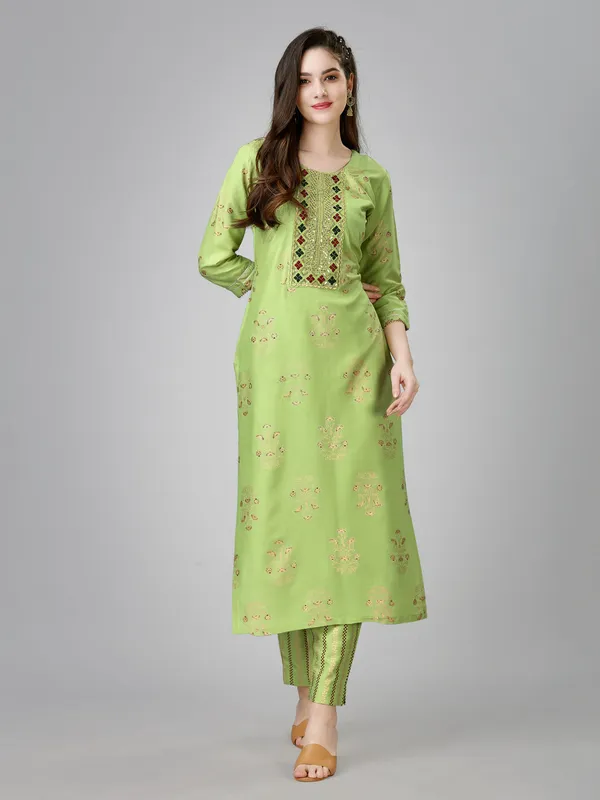 Green_&_Parrot_Kurta_Pant_Set_For_Women