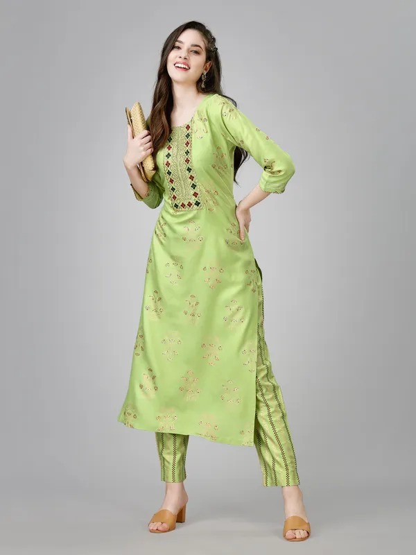 Green_&_Parrot_Kurta_Pant_Set_For_Women