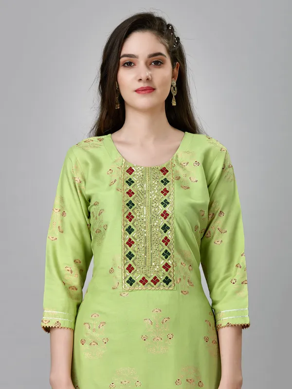 Green_&_Parrot_Kurta_Pant_Set_For_Women
