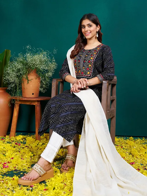 Black_Kurta_Pant_Dupatta_Set_For_Women