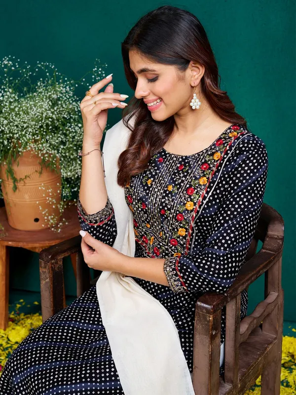 Black_Kurta_Pant_Dupatta_Set_For_Women