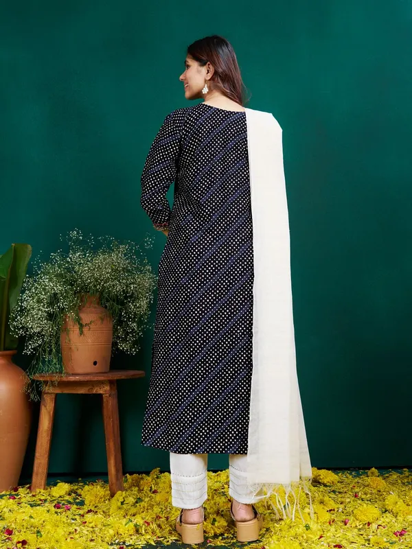 Black_Kurta_Pant_Dupatta_Set_For_Women