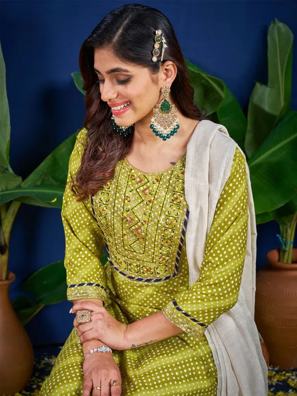 Green_&_Parrot_Kurta_Pant_Dupatta_Set_For_Women