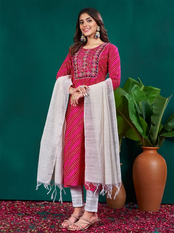 Pink_&_Rani_Kurta_Pant_Dupatta_Set_For_Women
