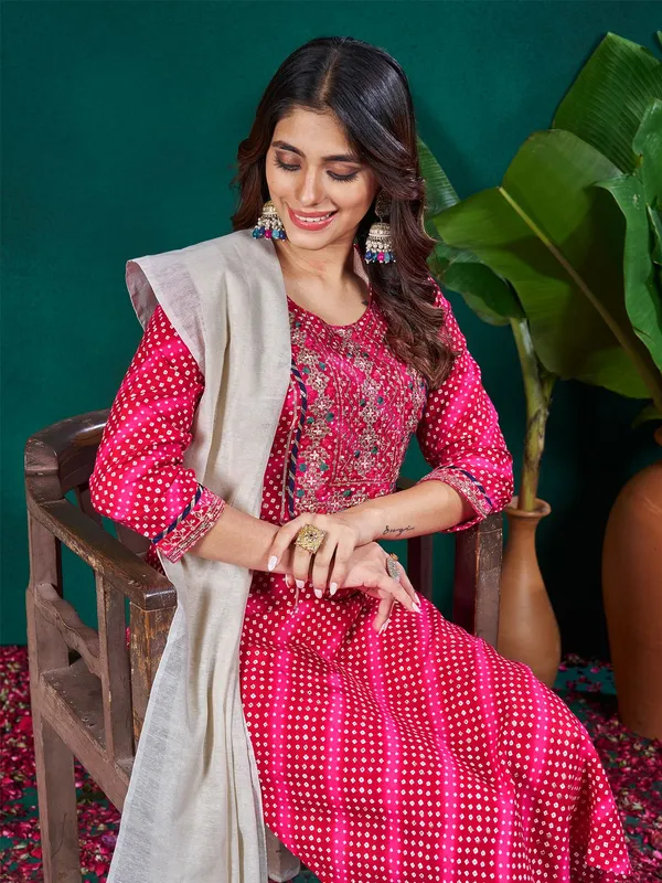 Pink_&_Rani_Kurta_Pant_Dupatta_Set_For_Women