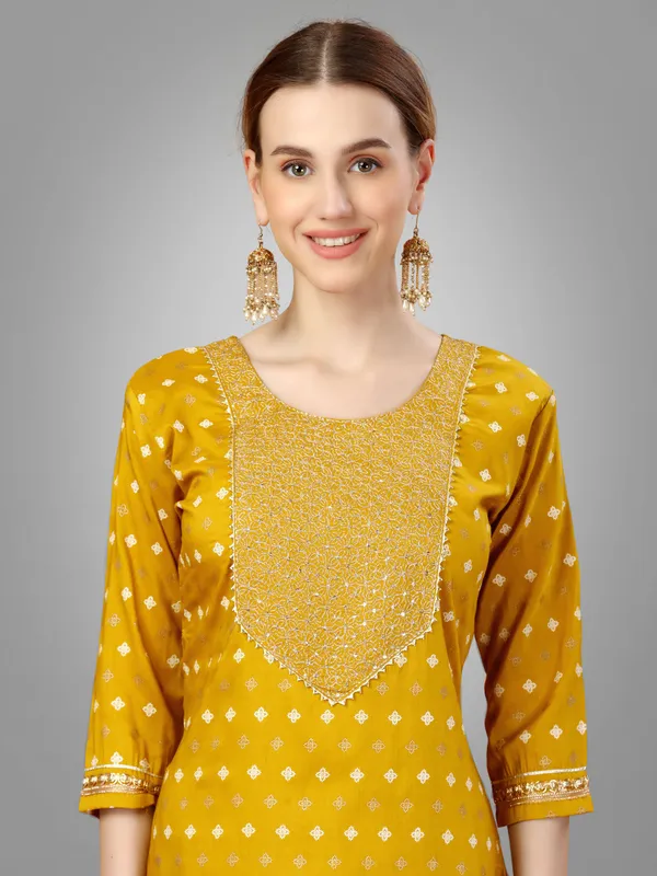 Gold_&_Golden_Kurta_Pant_Dupatta_Set_For_Women