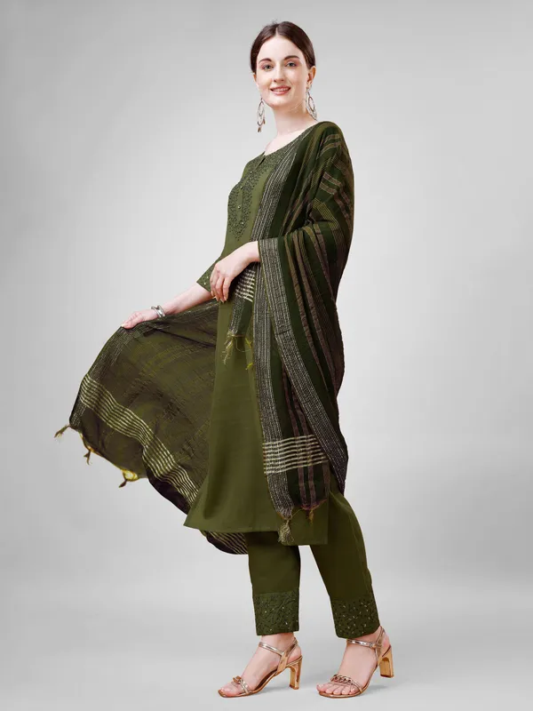 Green_&_Mehendi_Kurta_Pant_Dupatta_Set_For_Women