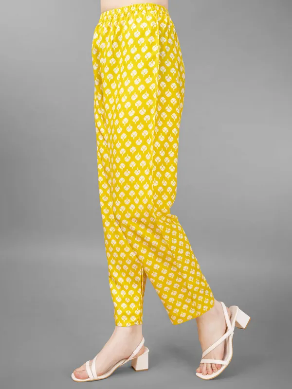 Yellow_Kurta_Pant_Dupatta_Set_For_Women