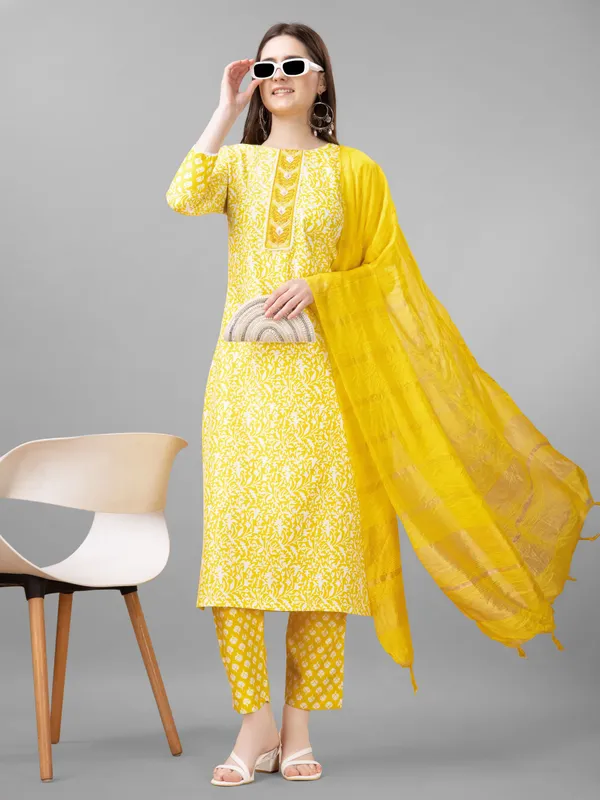 Yellow_Kurta_Pant_Dupatta_Set_For_Women