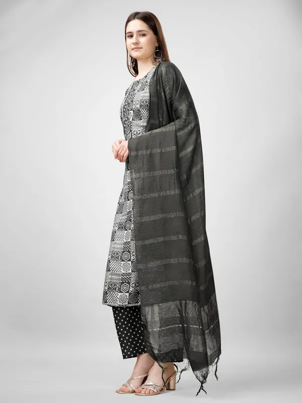 Black_Kurta_Pant_Dupatta_Set_For_Women