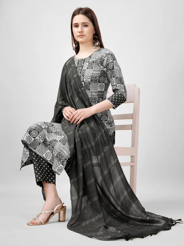 Black_Kurta_Pant_Dupatta_Set_For_Women