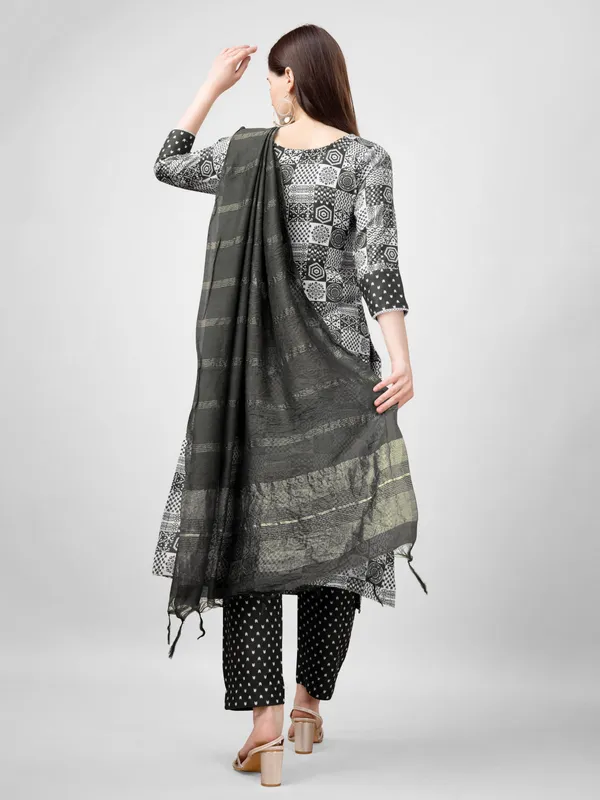 Black_Kurta_Pant_Dupatta_Set_For_Women