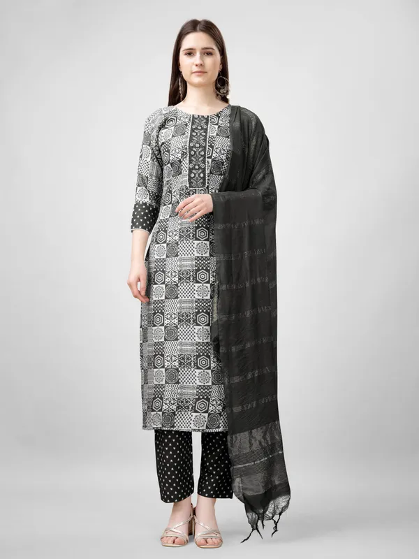 Black_Kurta_Pant_Dupatta_Set_For_Women