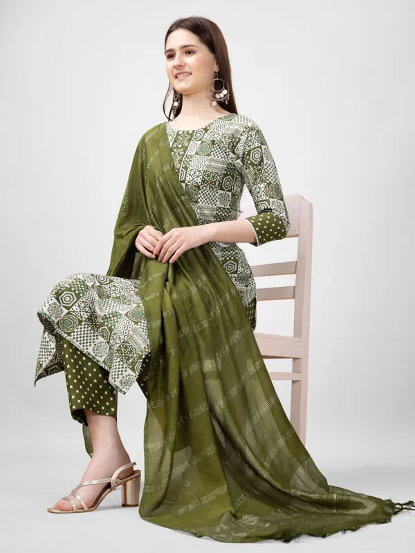 Green_&_Mehendi_Kurta_Pant_Dupatta_Set_For_Women