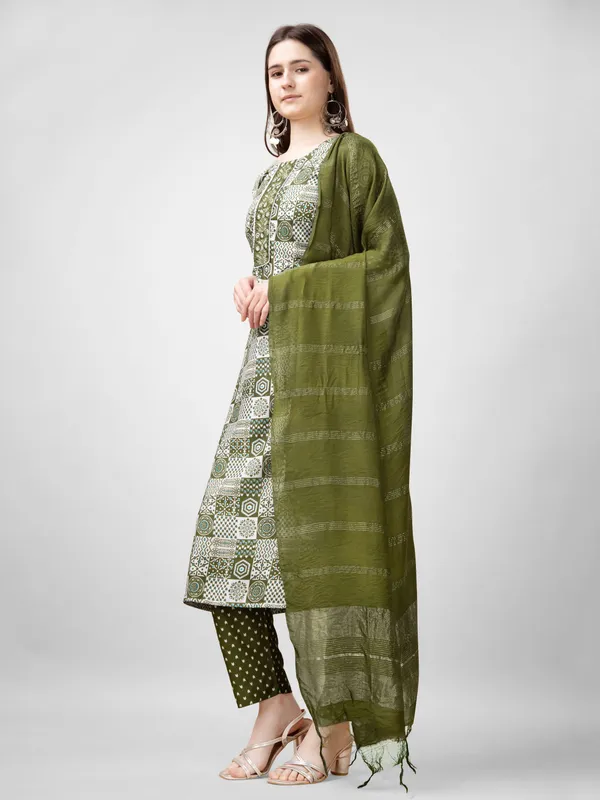 Green_&_Mehendi_Kurta_Pant_Dupatta_Set_For_Women