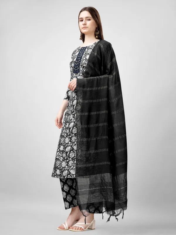 Black_Kurta_Pant_Dupatta_Set_For_Women