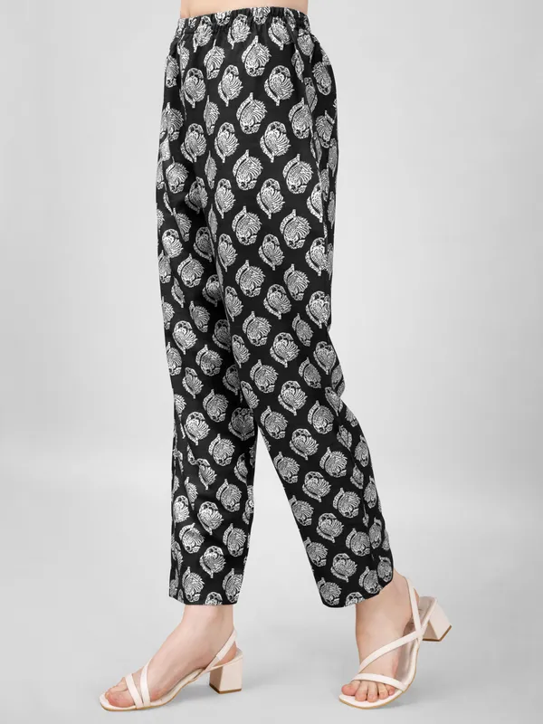 Black_Kurta_Pant_Dupatta_Set_For_Women