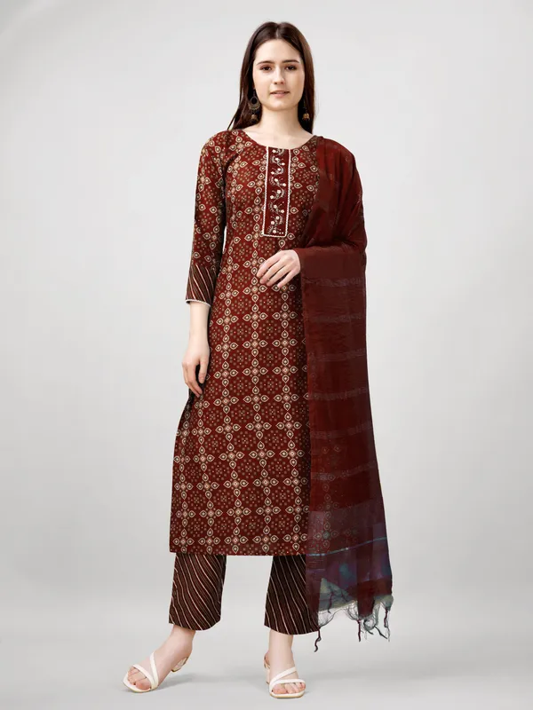 Maroon_Kurta_Pant_Dupatta_Set_For_Women